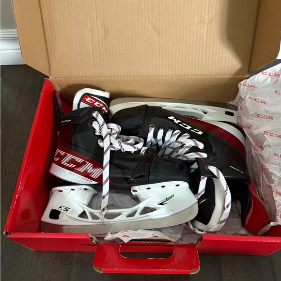 CCM FT4 Intermediate Skates - Picture 3 of 5